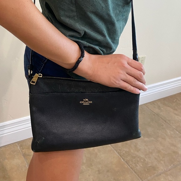 Handbags - Coach Crossbody